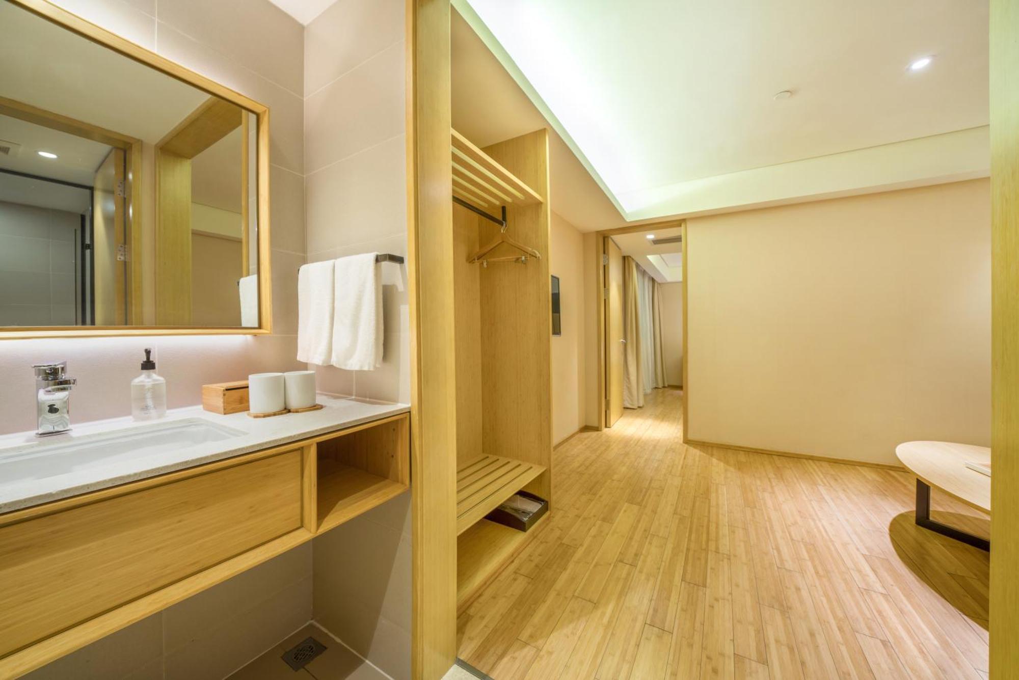 Four Seasons Kangqiao Xiupu Road Branch Shanghai