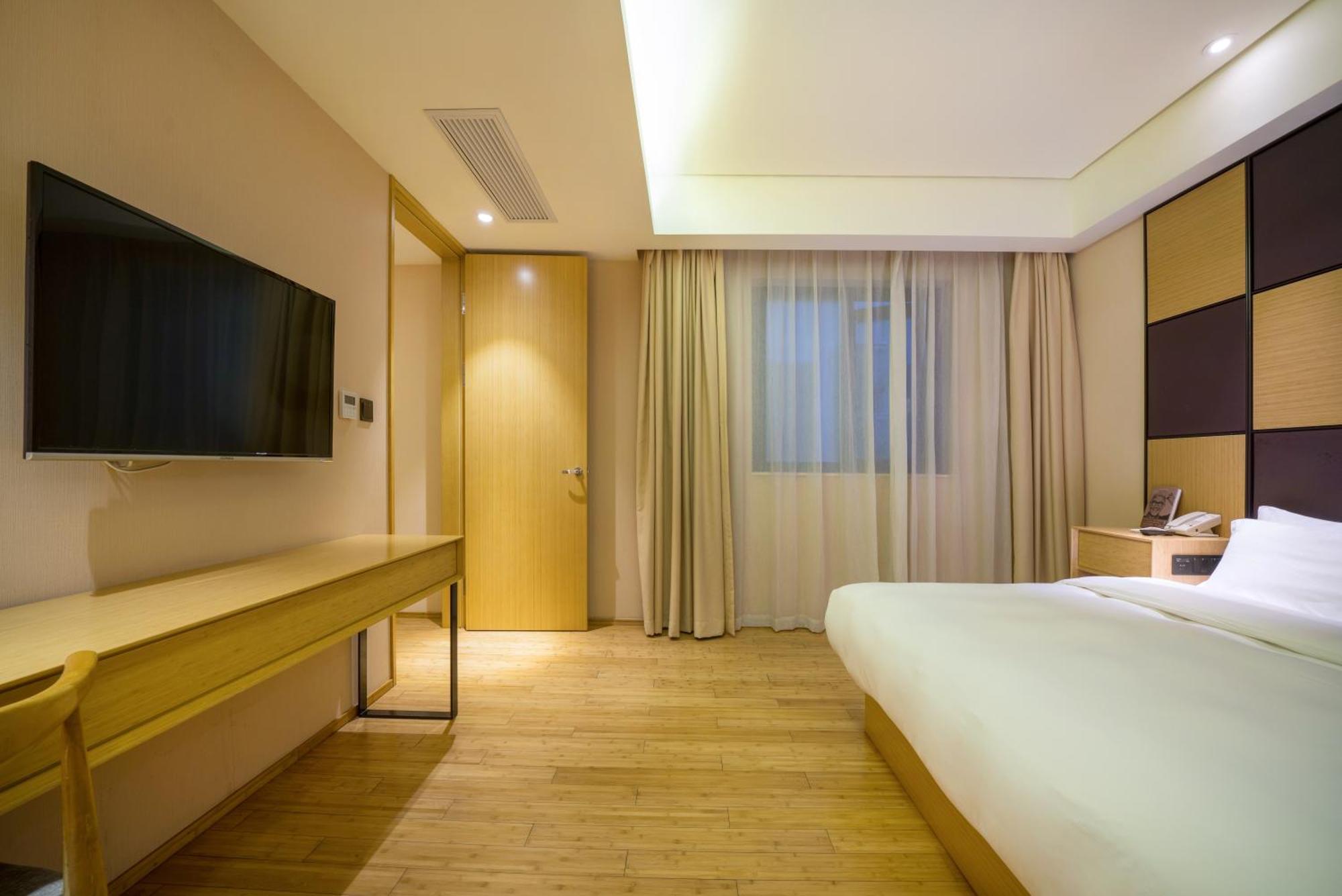 Four Seasons Kangqiao Xiupu Road Branch 3*