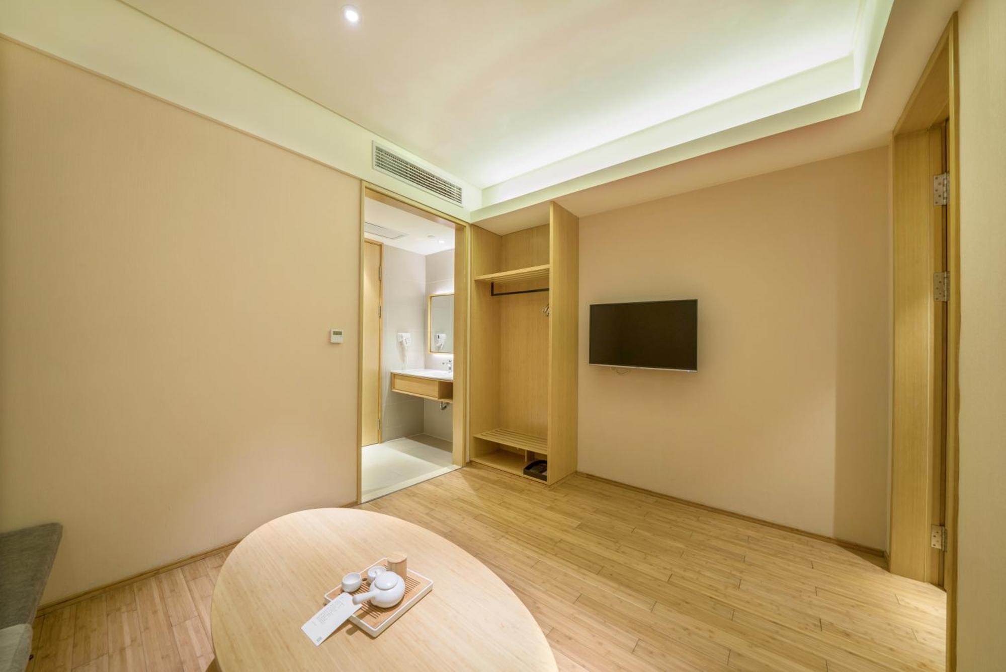 Four Seasons Kangqiao Xiupu Road Branch