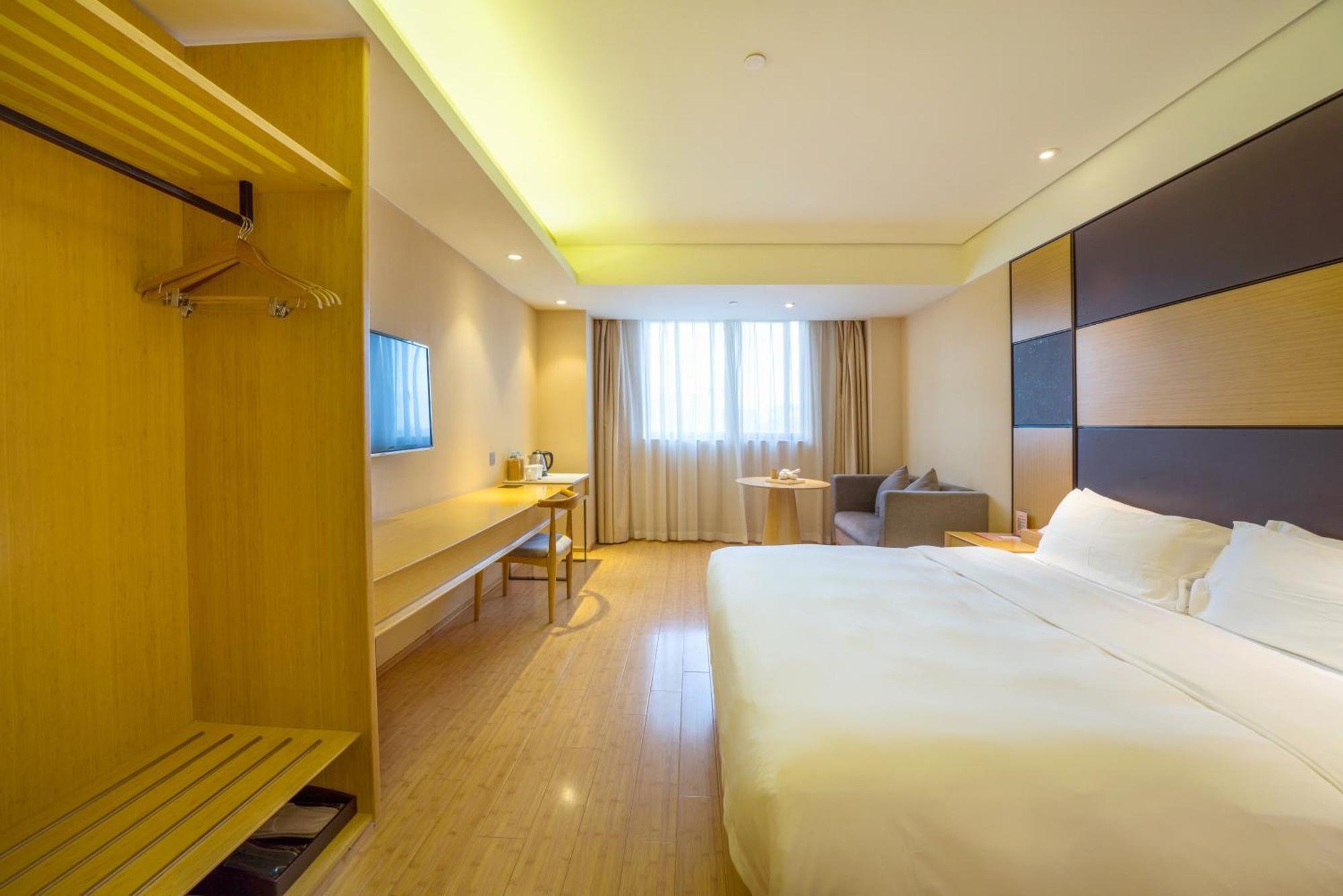 Hotel Four Seasons Kangqiao Xiupu Road Branch 3*